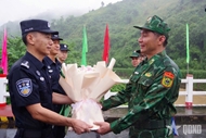 Vietnamese, Chinese units conduct joint border patrol